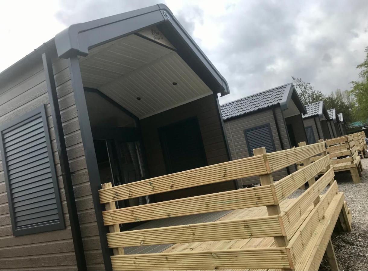 Caledonian Lodges 1 インヴァネス エクステリア 写真