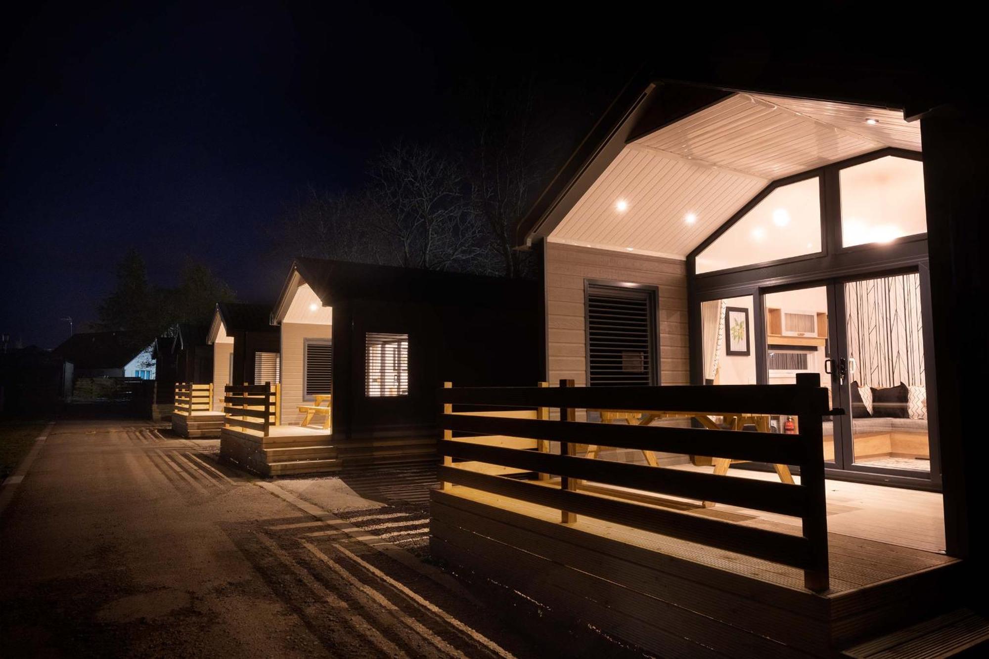 Caledonian Lodges 1 インヴァネス エクステリア 写真